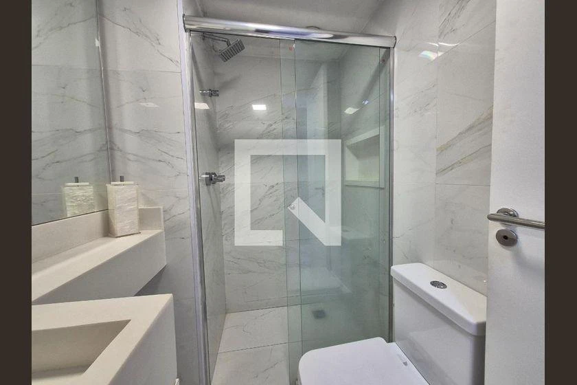 Furnished apartment with 5 bedrooms, balcony and 196 m² — photo 36