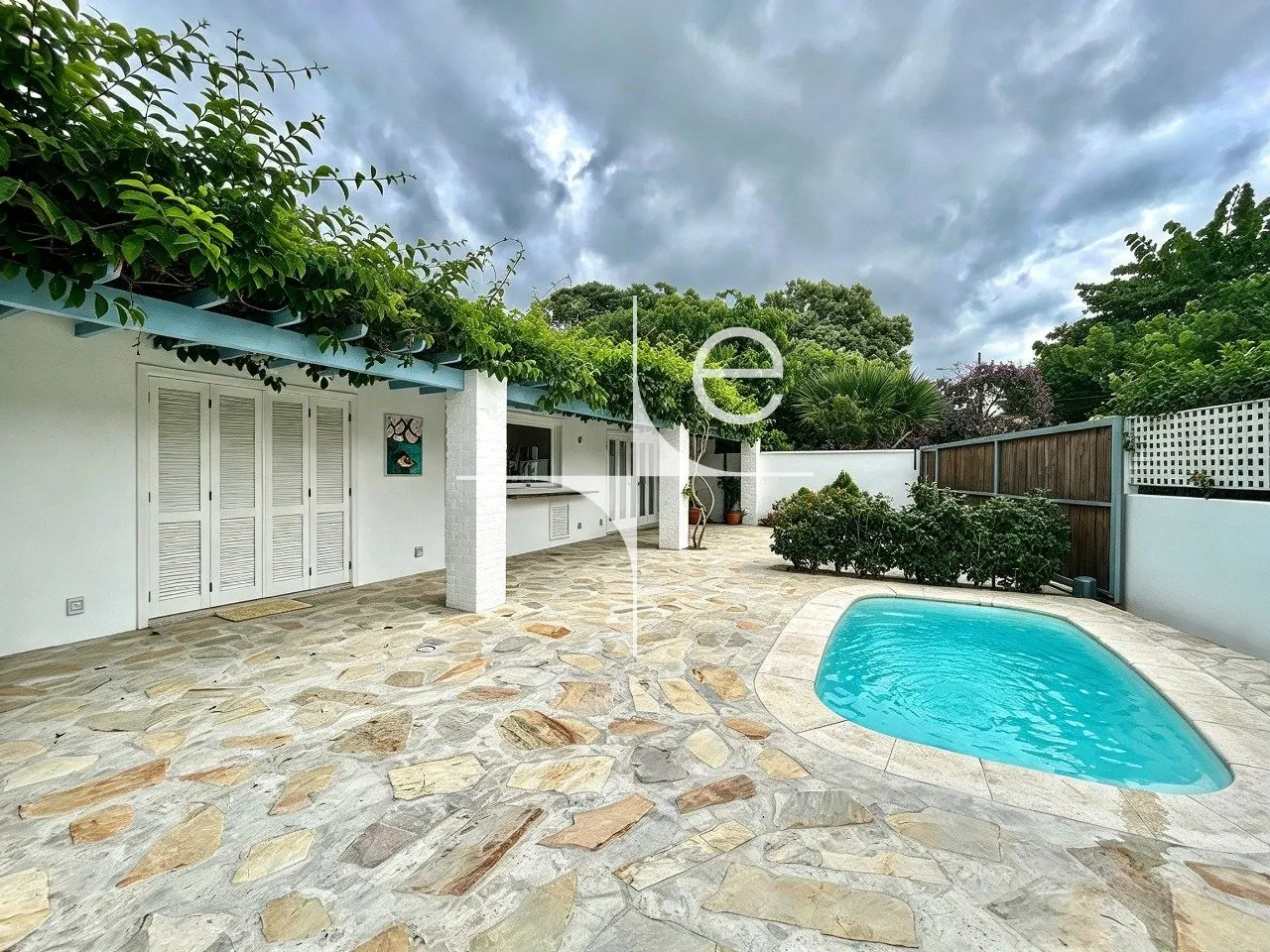 Water view in a 3-bedroom house, 220 m² — photo 7