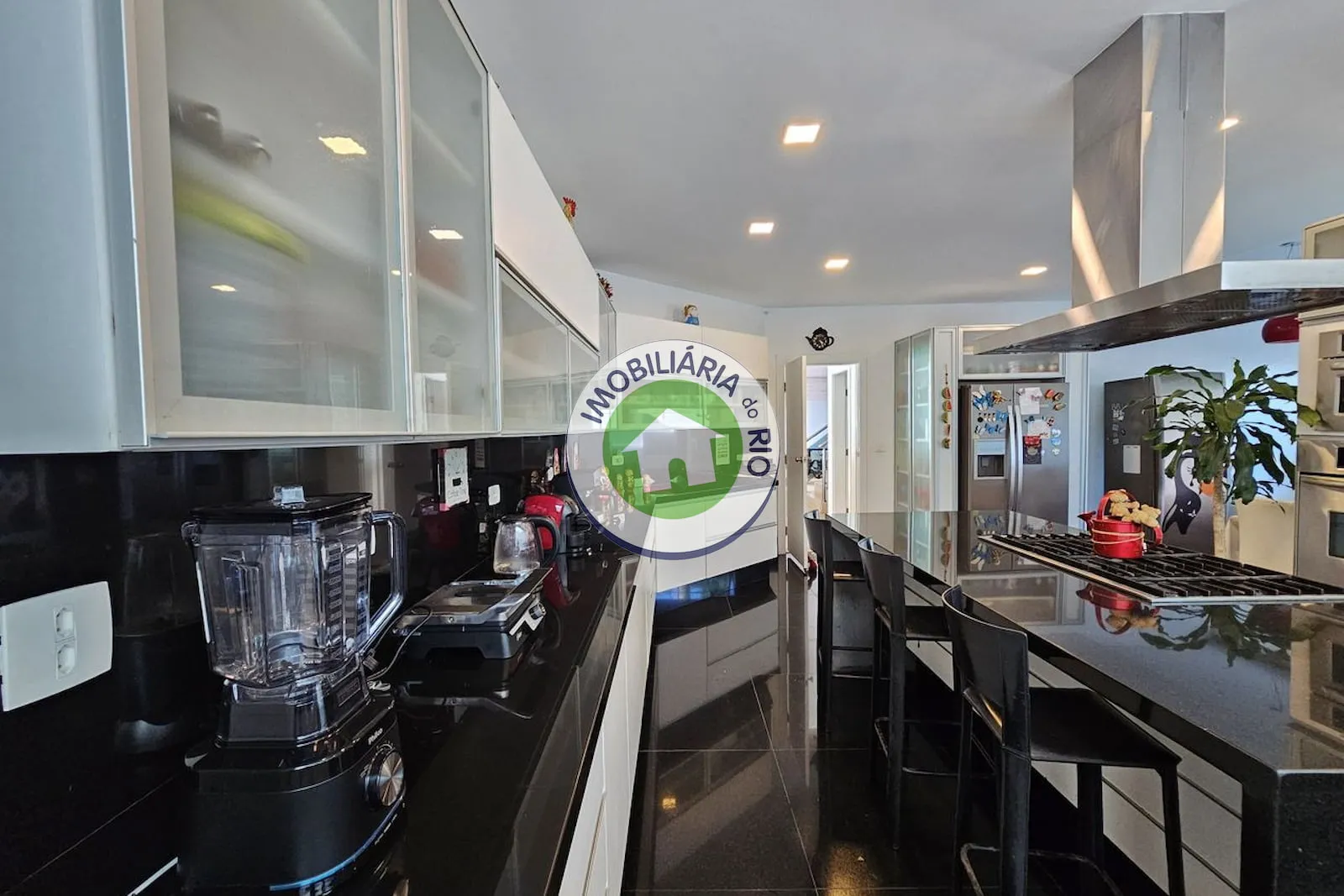 Casa com 5 quartos e 5 banheiros, cozinha fechada — photo 41