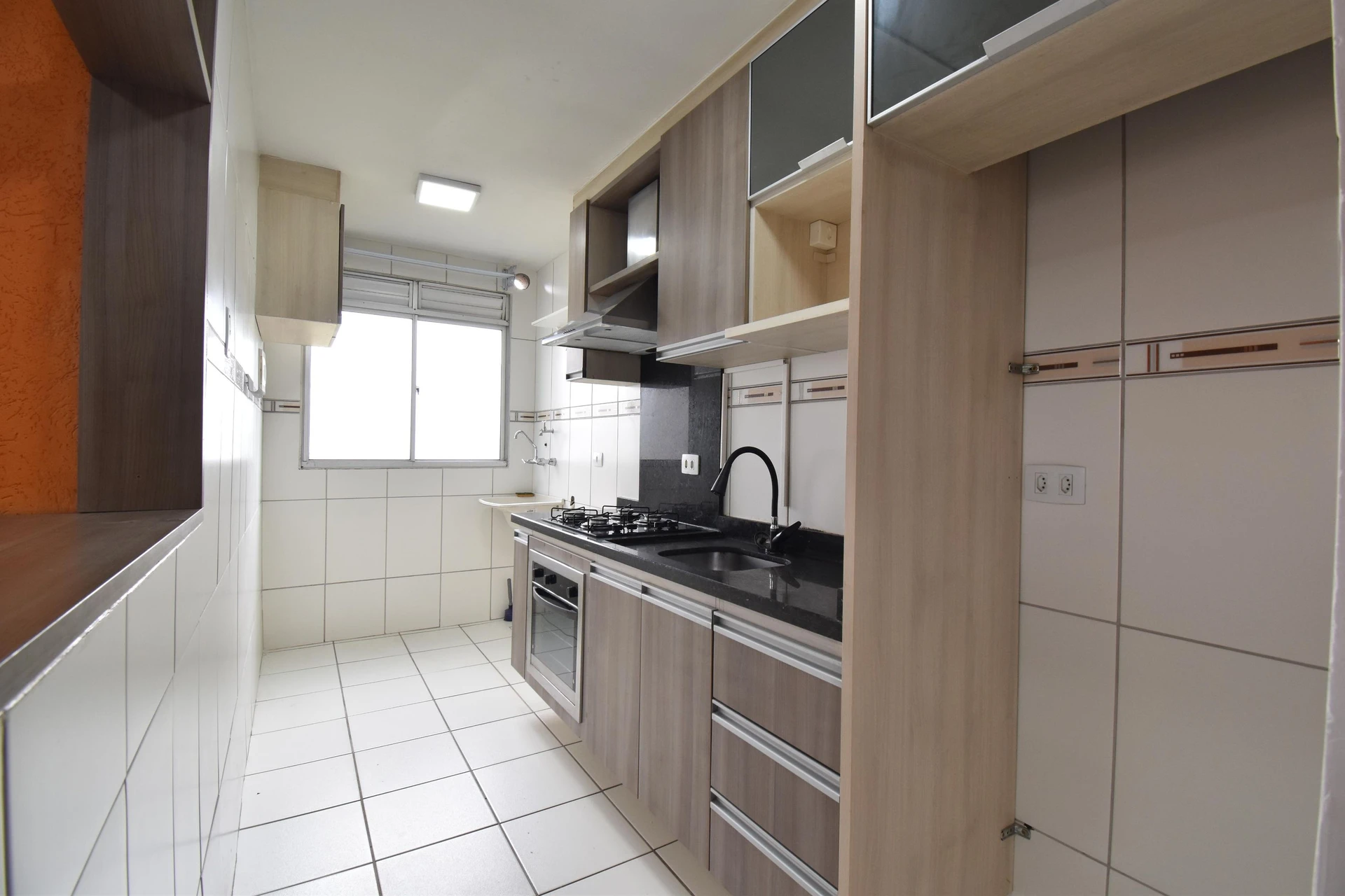 Засклений балкон та 2 спальні: квартира 49 м² — photo 2