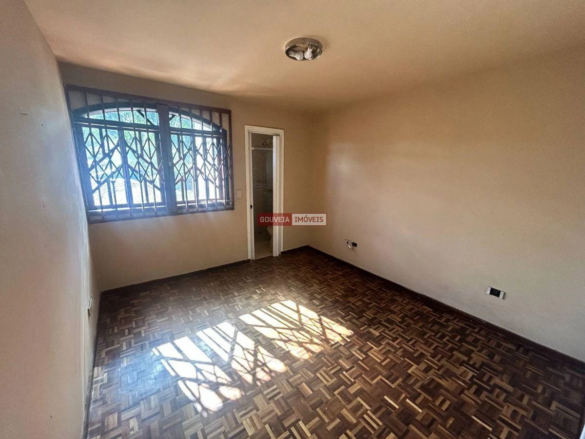 235 m² house with an en-suite and 3 parking spots — photo 15