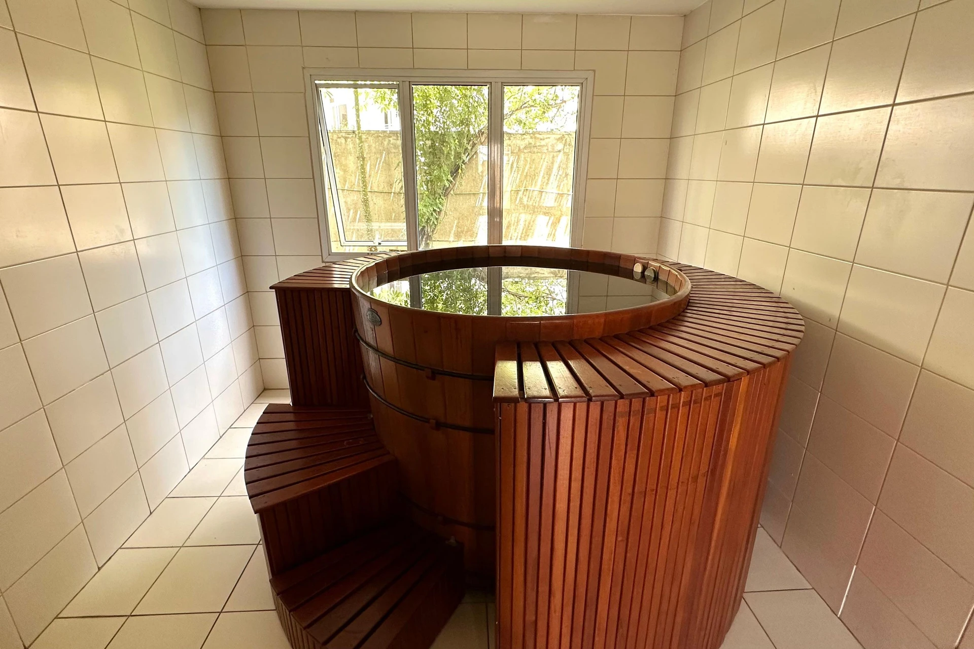 Apartamento de 3 quartos com vista para a água — photo 35