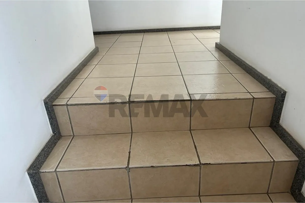 3-bedroom apartment, 1 with its own bathroom, 48 m² — photo 2