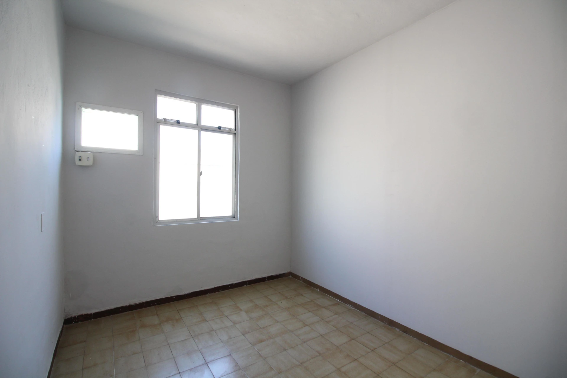 One-bedroom house with a garden — photo 5