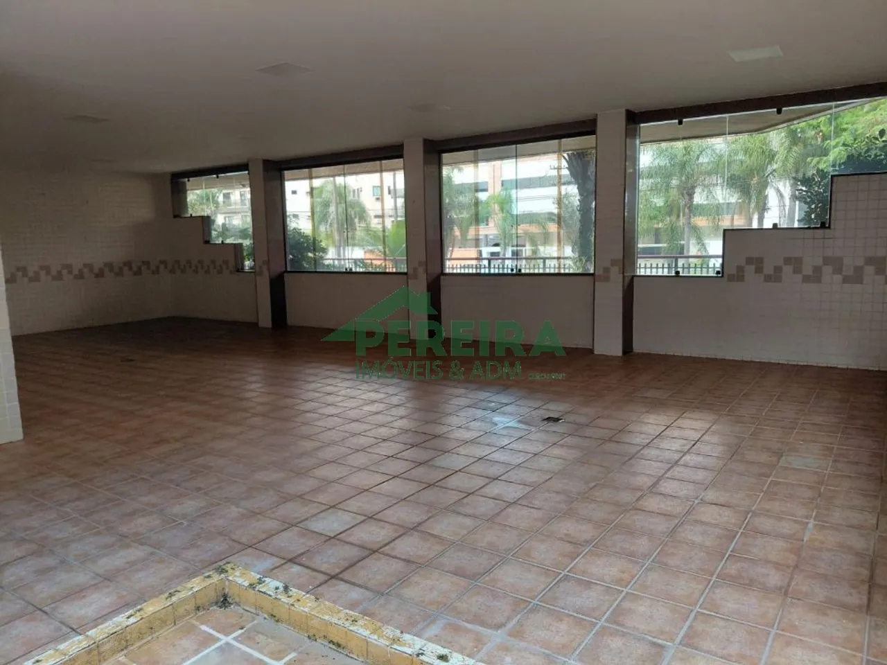 Furnished 3-bedroom apartment with a balcony — photo 11