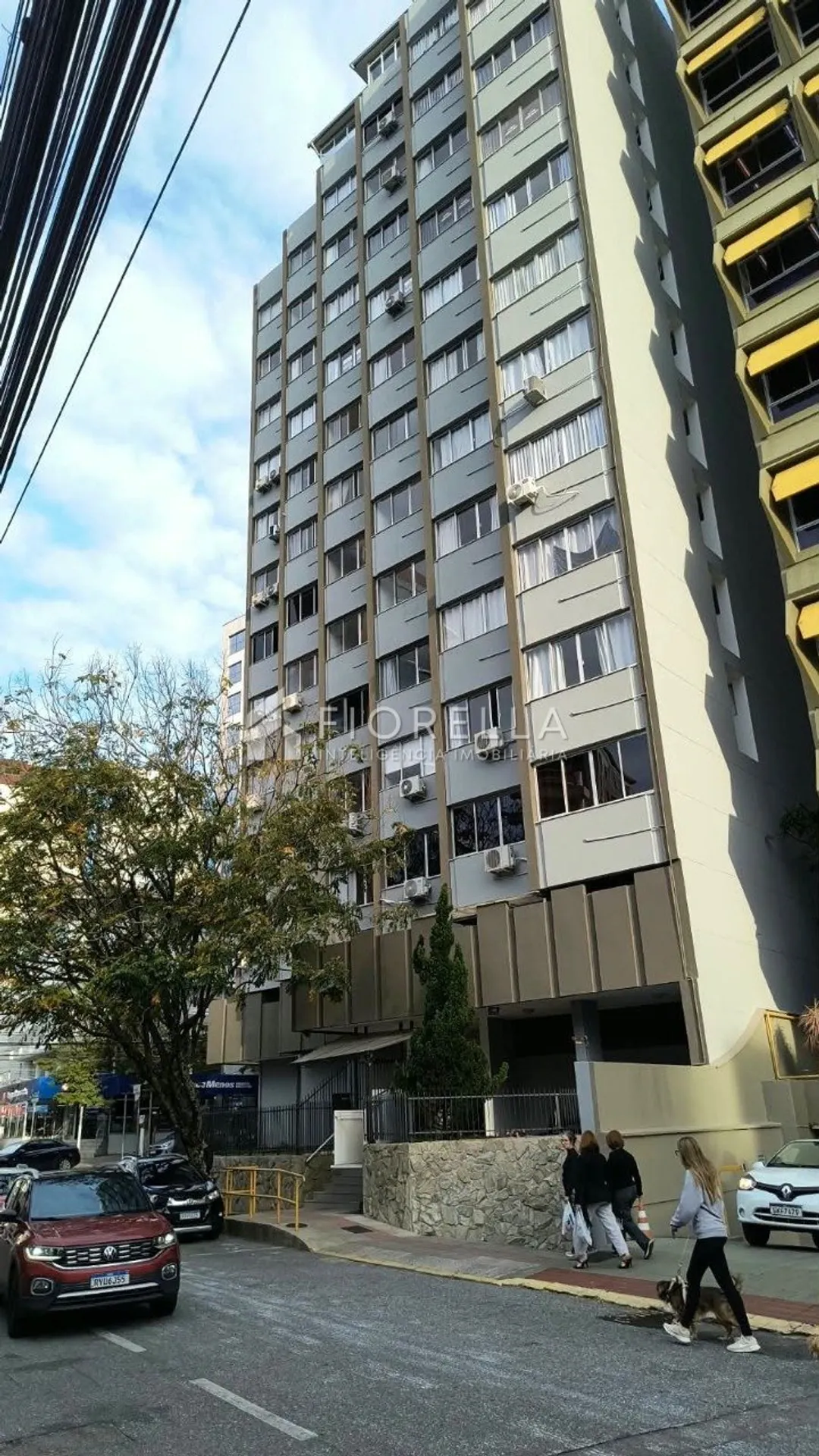 Квартира з 2 спальнями та дерев'яною підлогою або ламінатом — photo 3