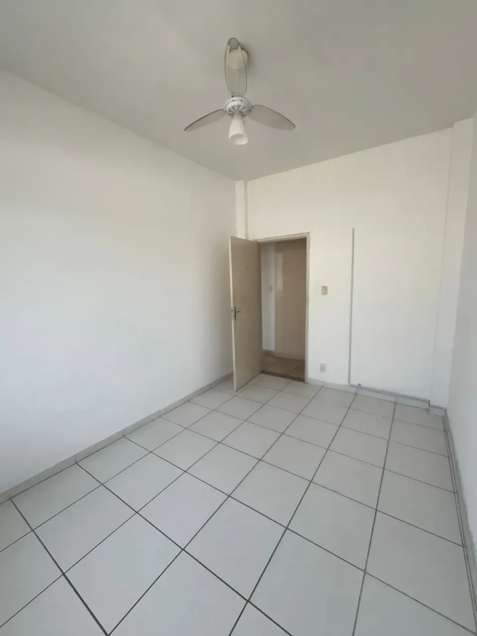 2-bedroom apartment with a glass-enclosed shower — photo 15