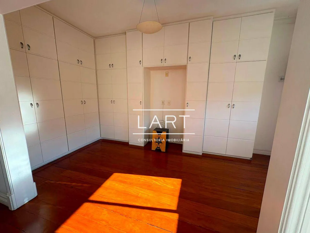 4-bedroom apartment with 200 m² and building elevator — photo 2