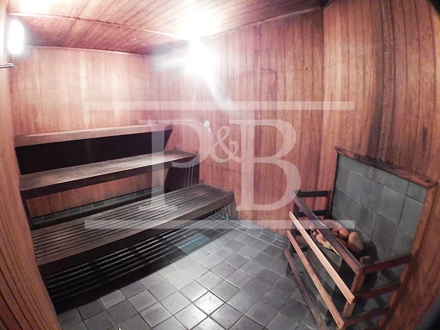 4-bedroom apartment with balcony and 319 m² — photo 42