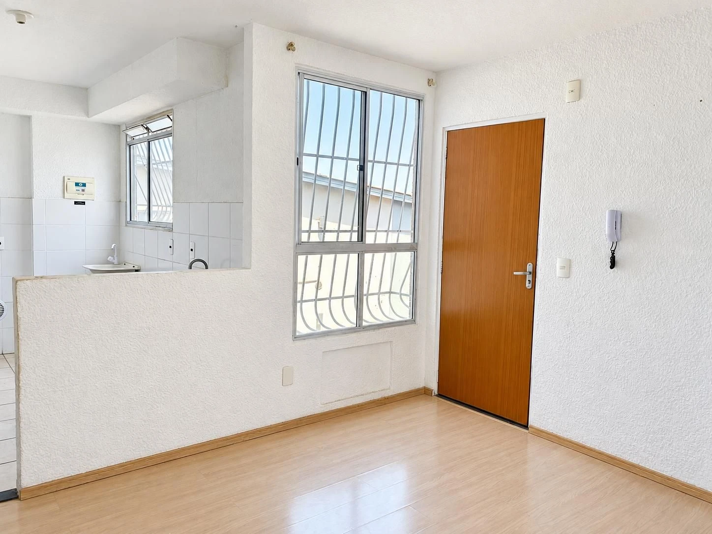 2-bedroom apartment with a mountain view — photo 2