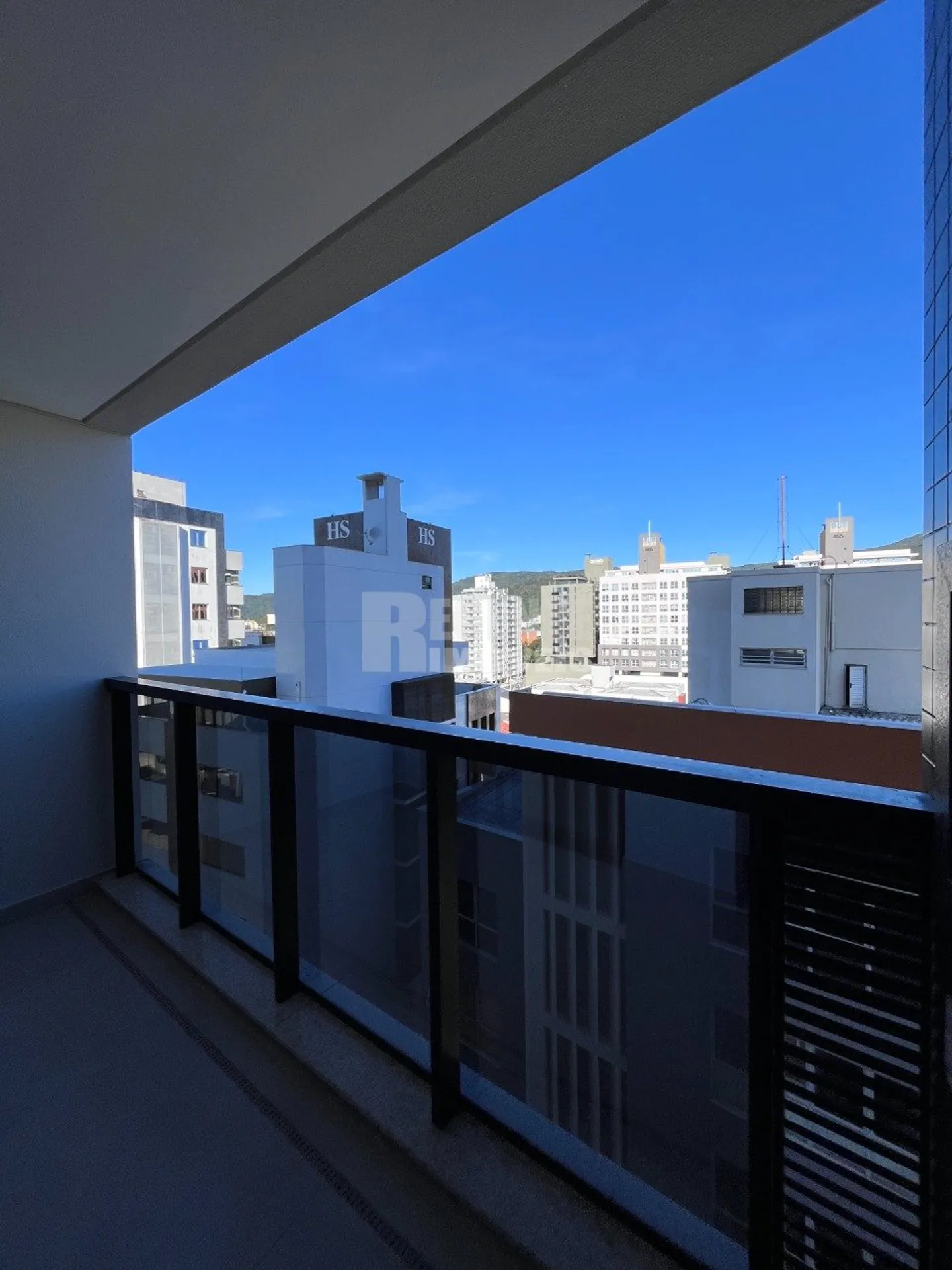Apartamento mobiliado de 2 dormitórios com churrasqueira na sacada — photo 9
