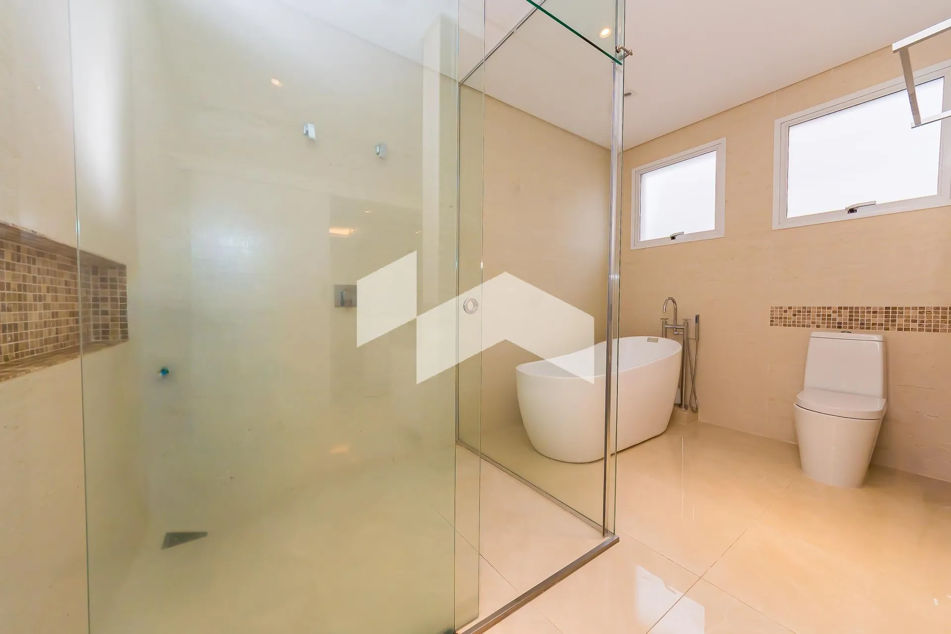 Unfurnished house with 4 en-suite bedrooms and 7 baths — photo 43