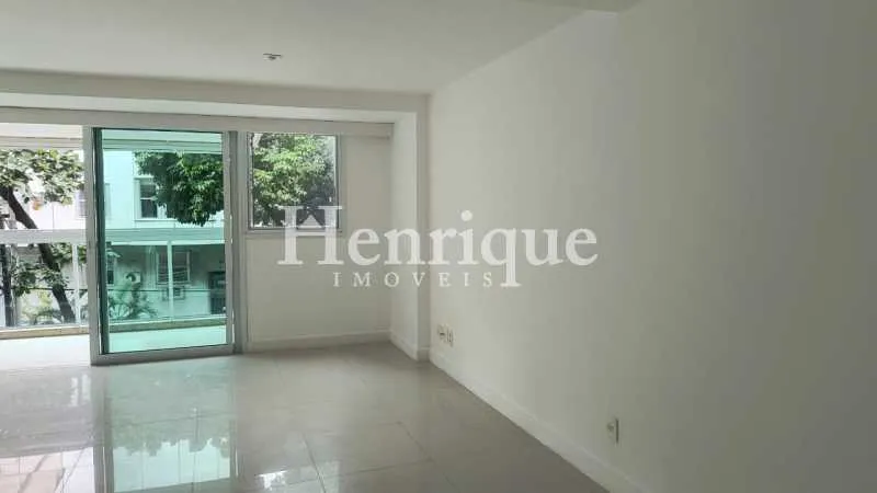 4-bedroom 4-bath apartment with a glassed-in balcony — photo 8