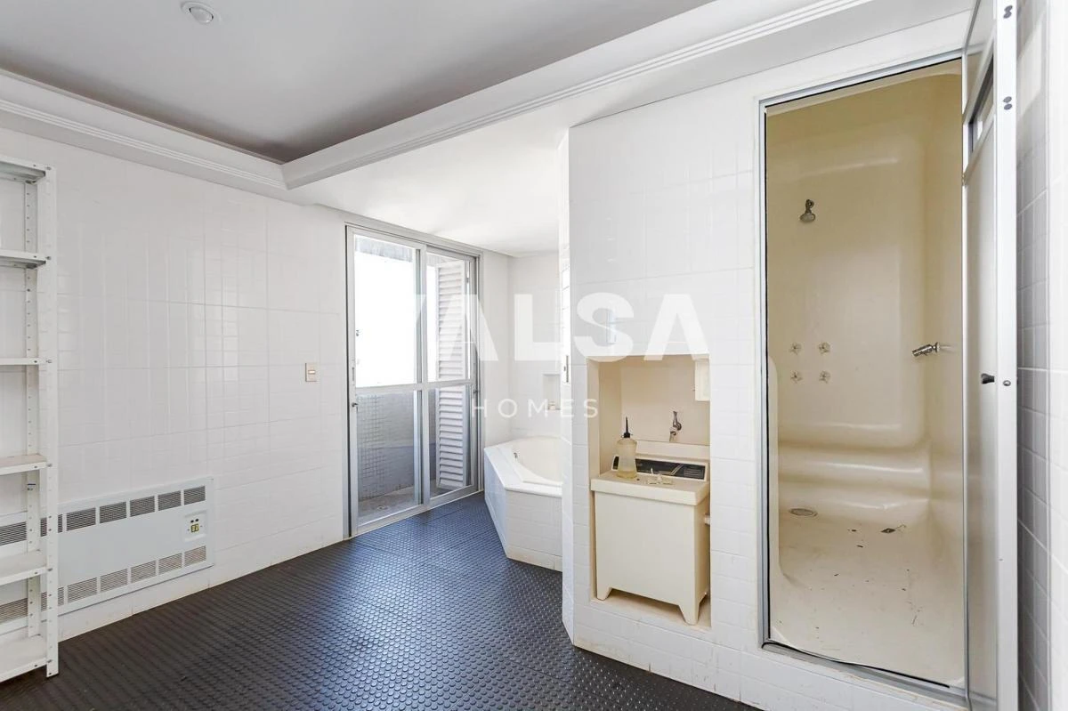 Ванна та 4 спальні: квартира 441 м² — photo 26