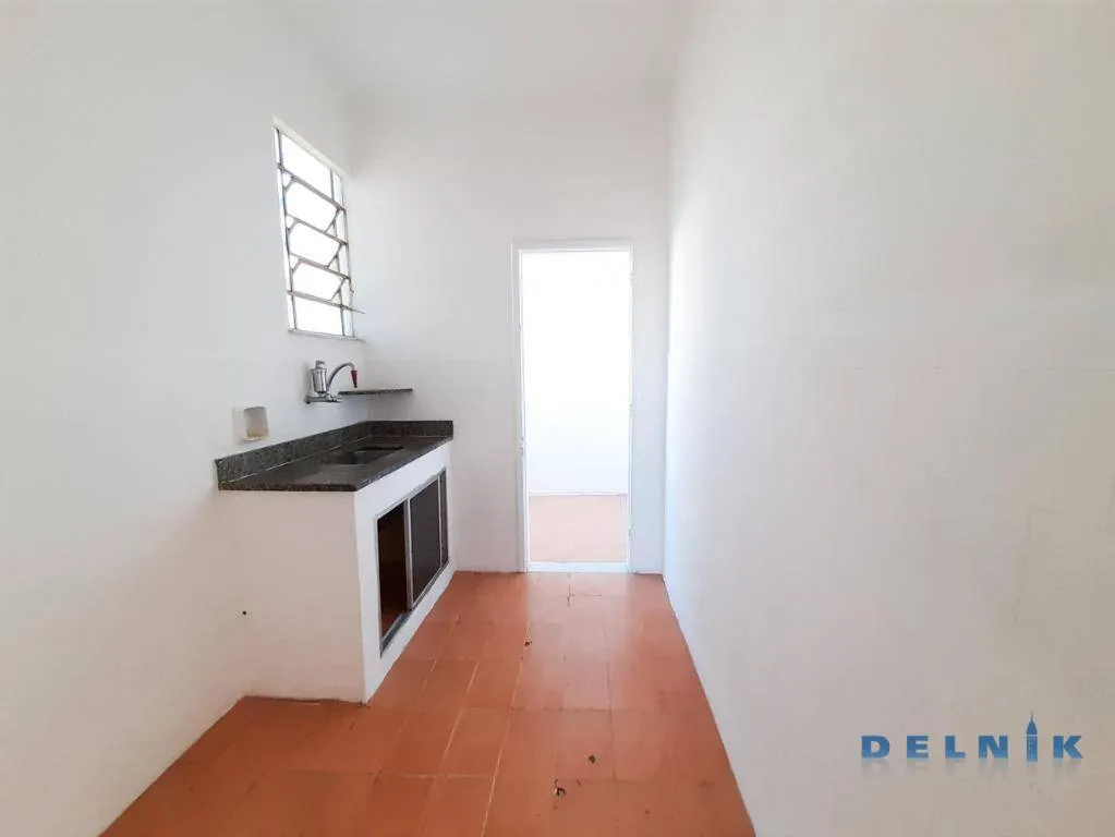 Apartment on the 2nd floor with wood or laminate floors — photo 2