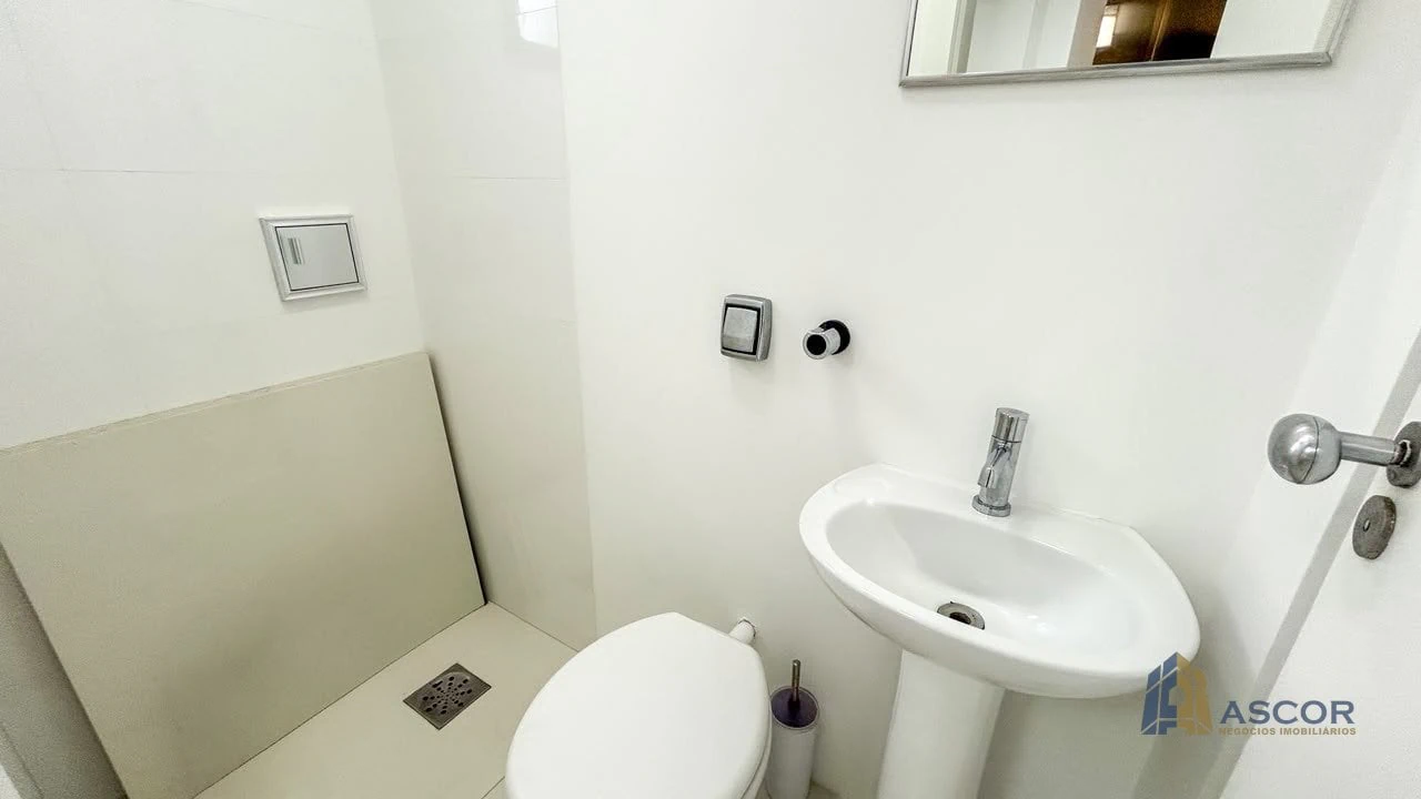 3-bedroom apartment with a bathtub in Florianópolis — photo 11