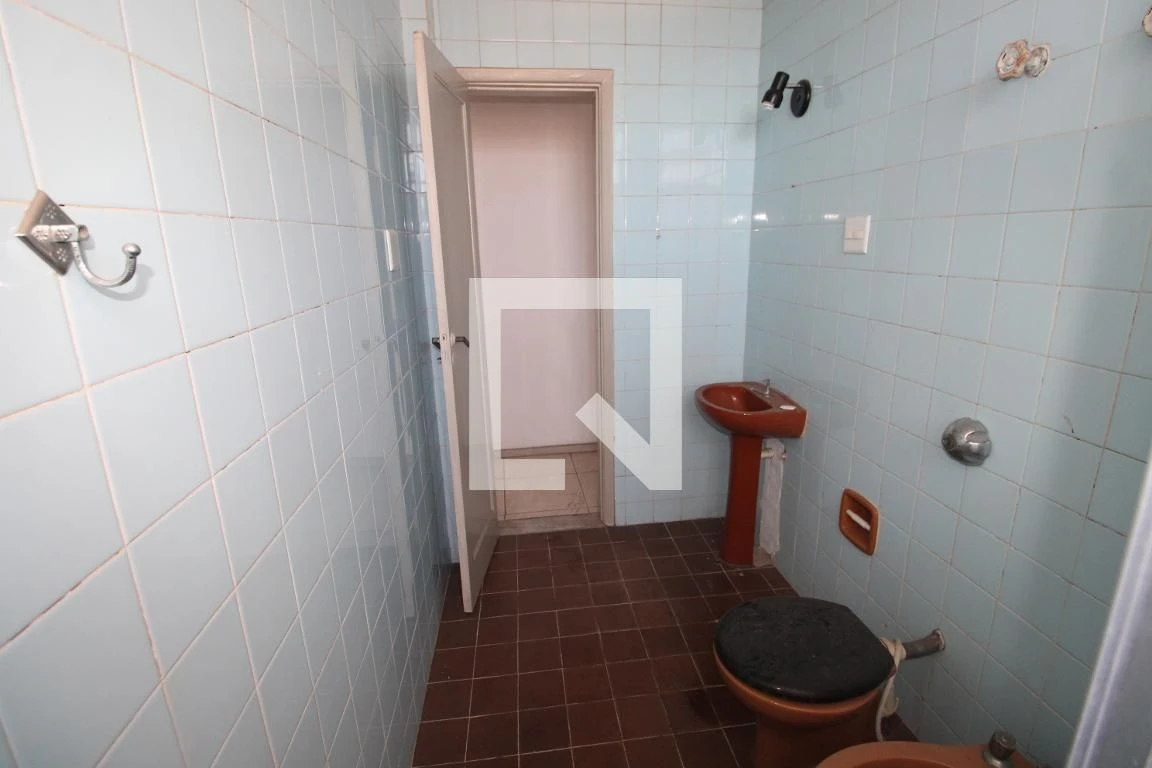 Wood or laminate floors in a 2-bedroom apartment, 100 m² — photo 20