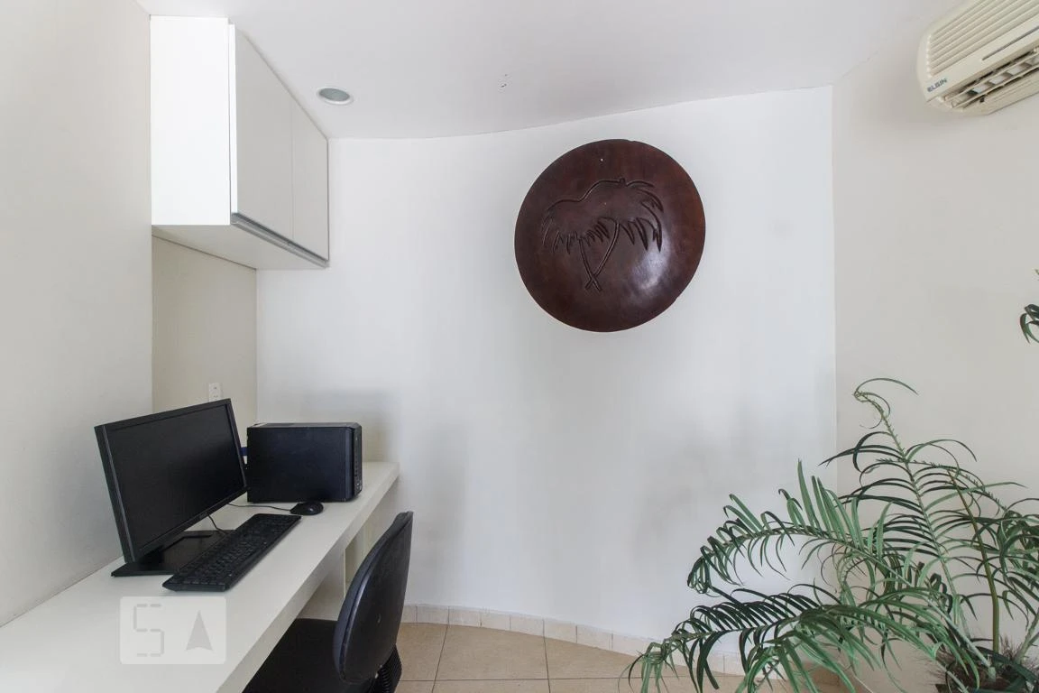 Rental apartment with 2 bedrooms and a glass balcony — photo 48