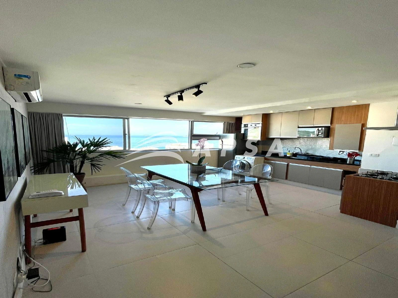 One-bedroom apartment with a water view — photo 8