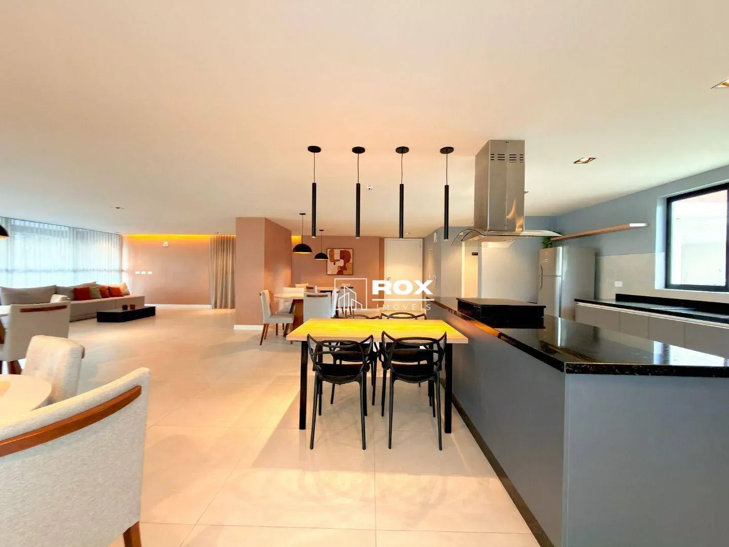 Furnished 1-bedroom apartment with a private BBQ — photo 21