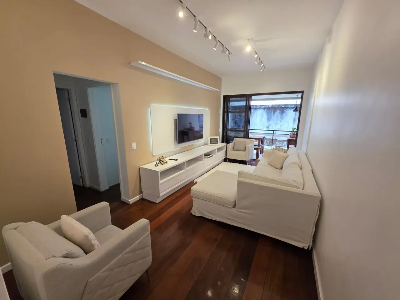 Рабочее место и 2 спальни: квартира 86 м²