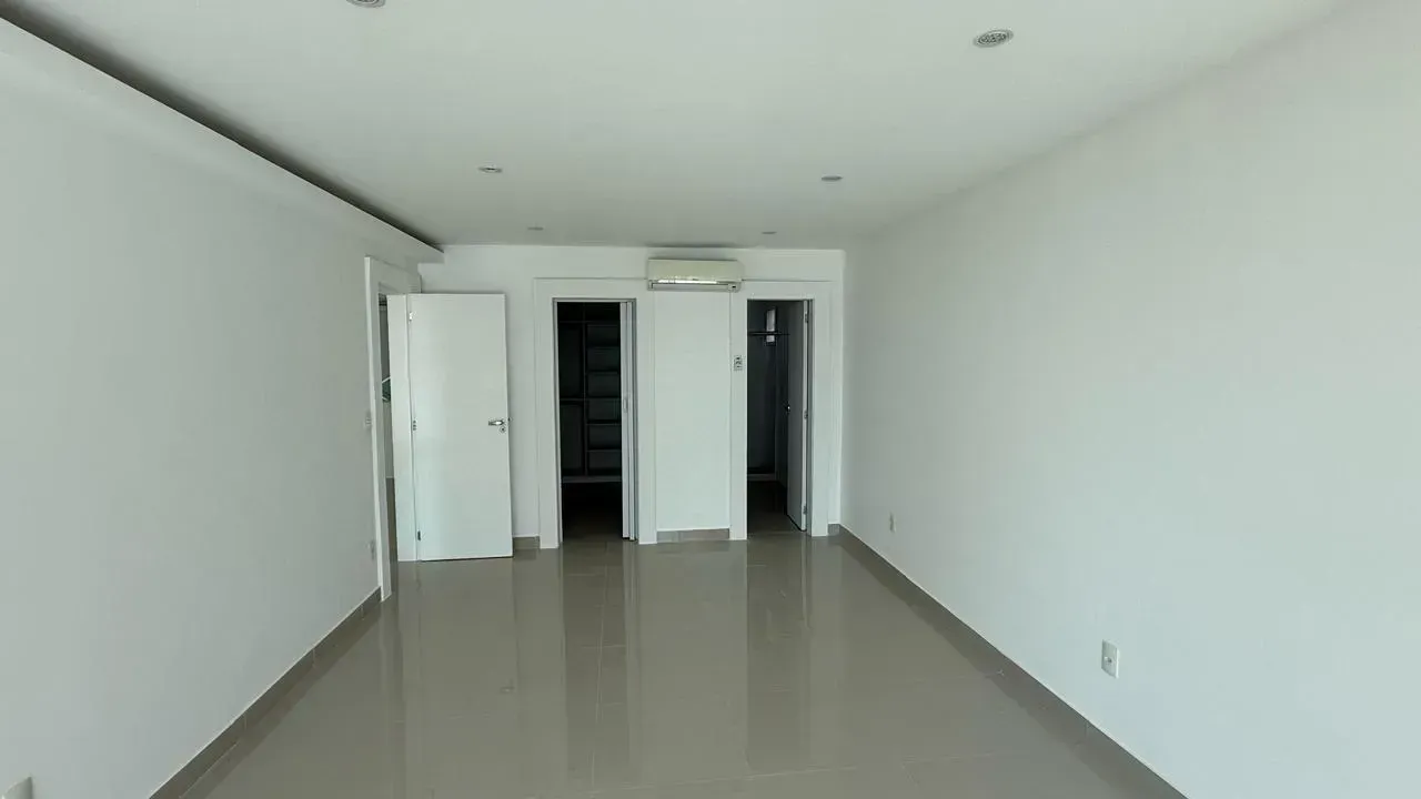 Casa com 5 quartos e 5 banheiros, 900 m² — photo 5