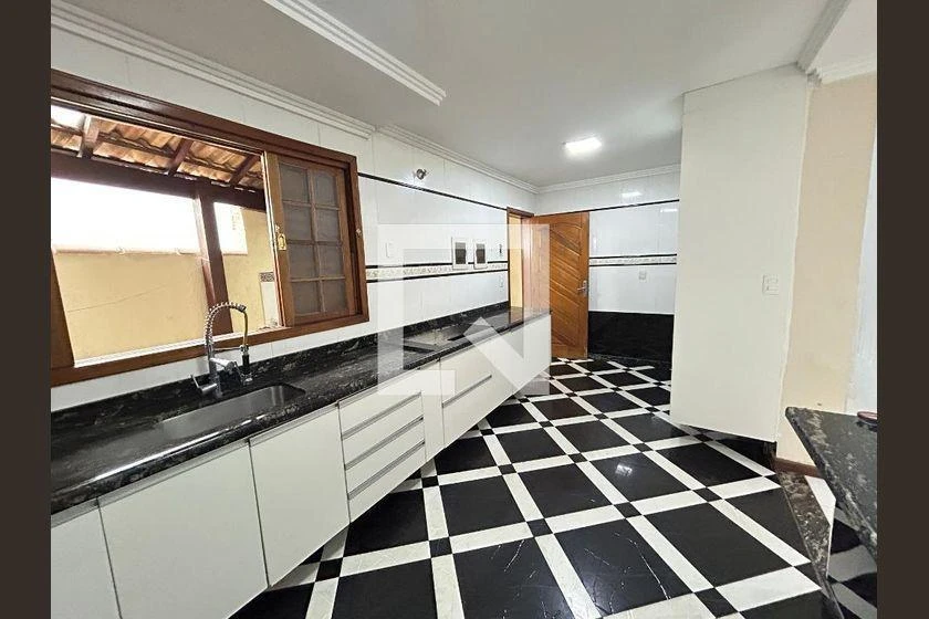 Casa com 3 quartos, suíte e cozinha a gás, 200 m²