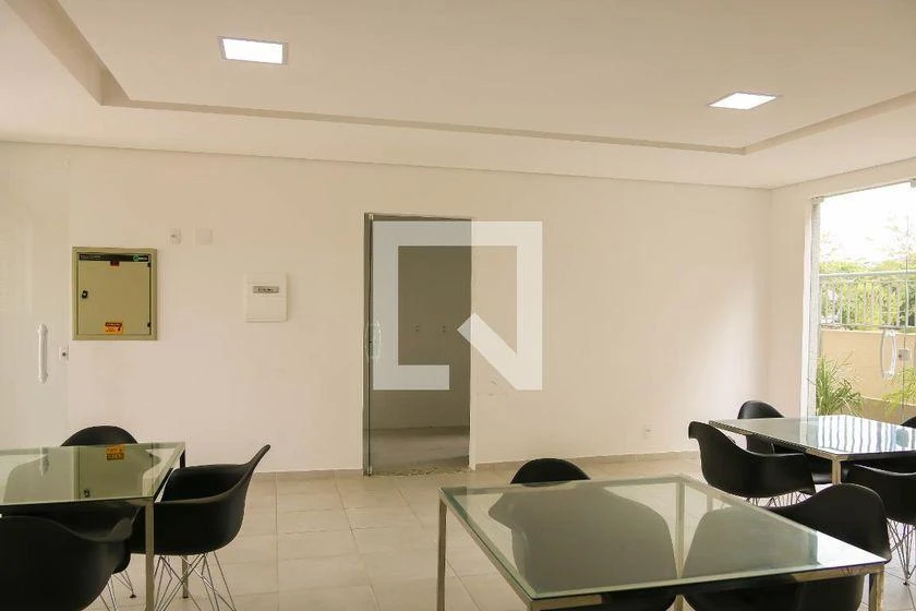 2-bedroom apartment in a building with a pool — photo 36