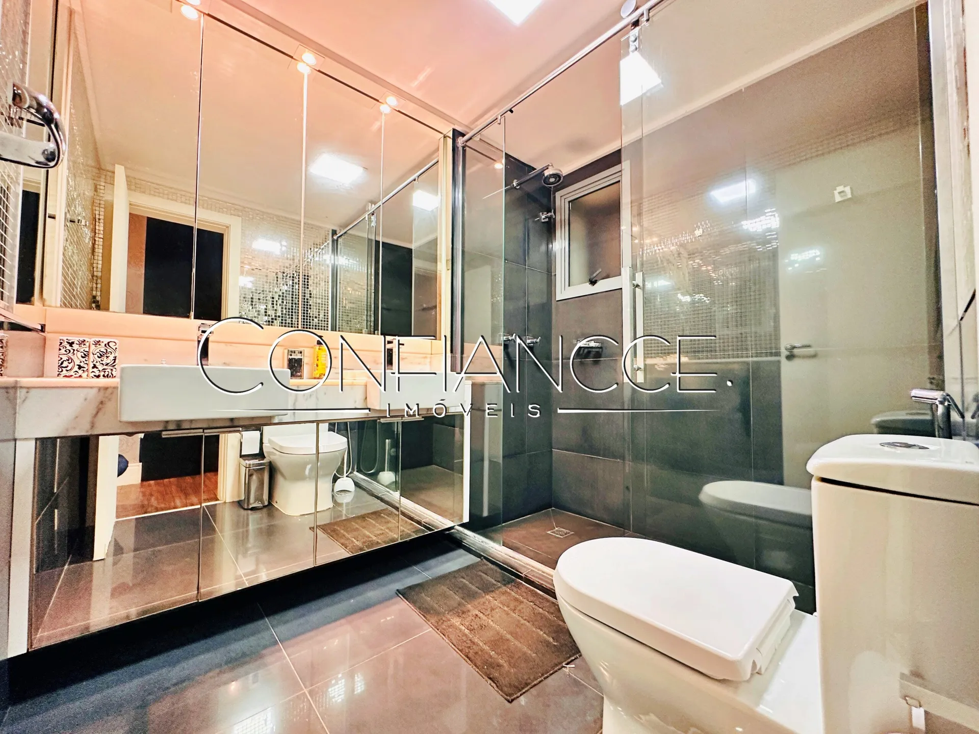Glass-enclosed balcony in a 3-bedroom apartment, 134 m² — photo 13