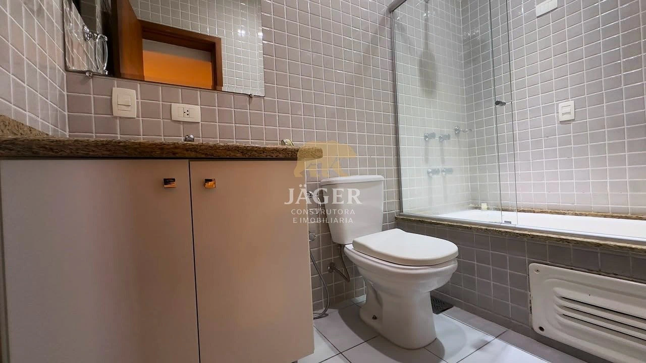 185 m² apartment with a bathtub and a glass-enclosed balcony — photo 22