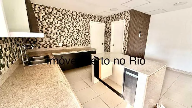 Apartment with 4 bedrooms and a glass-enclosed balcony — photo 2