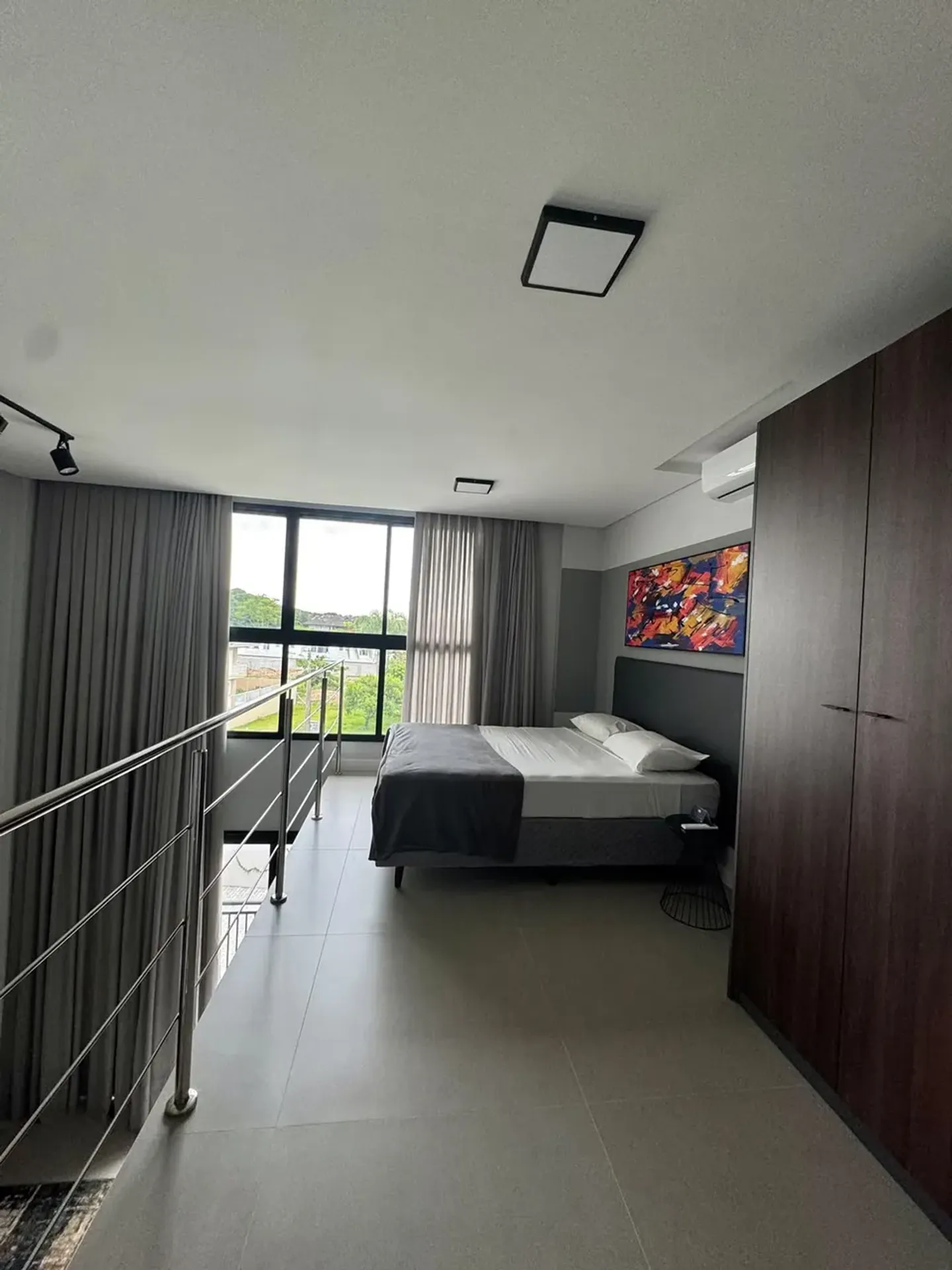 One-bedroom apartment with floor-to-ceiling windows — photo 11