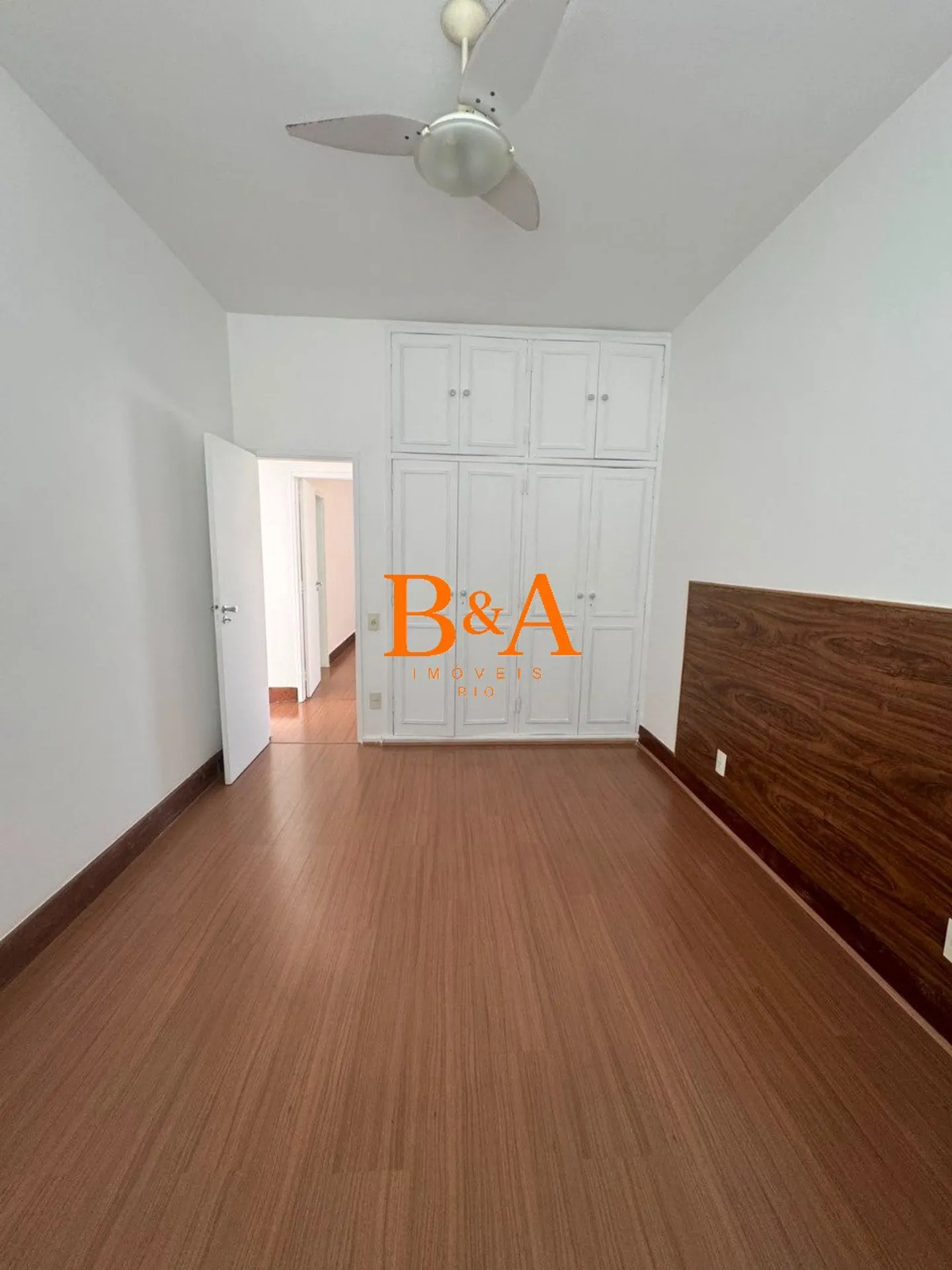Apartment, 120 m², with wood or laminate floors — photo 12