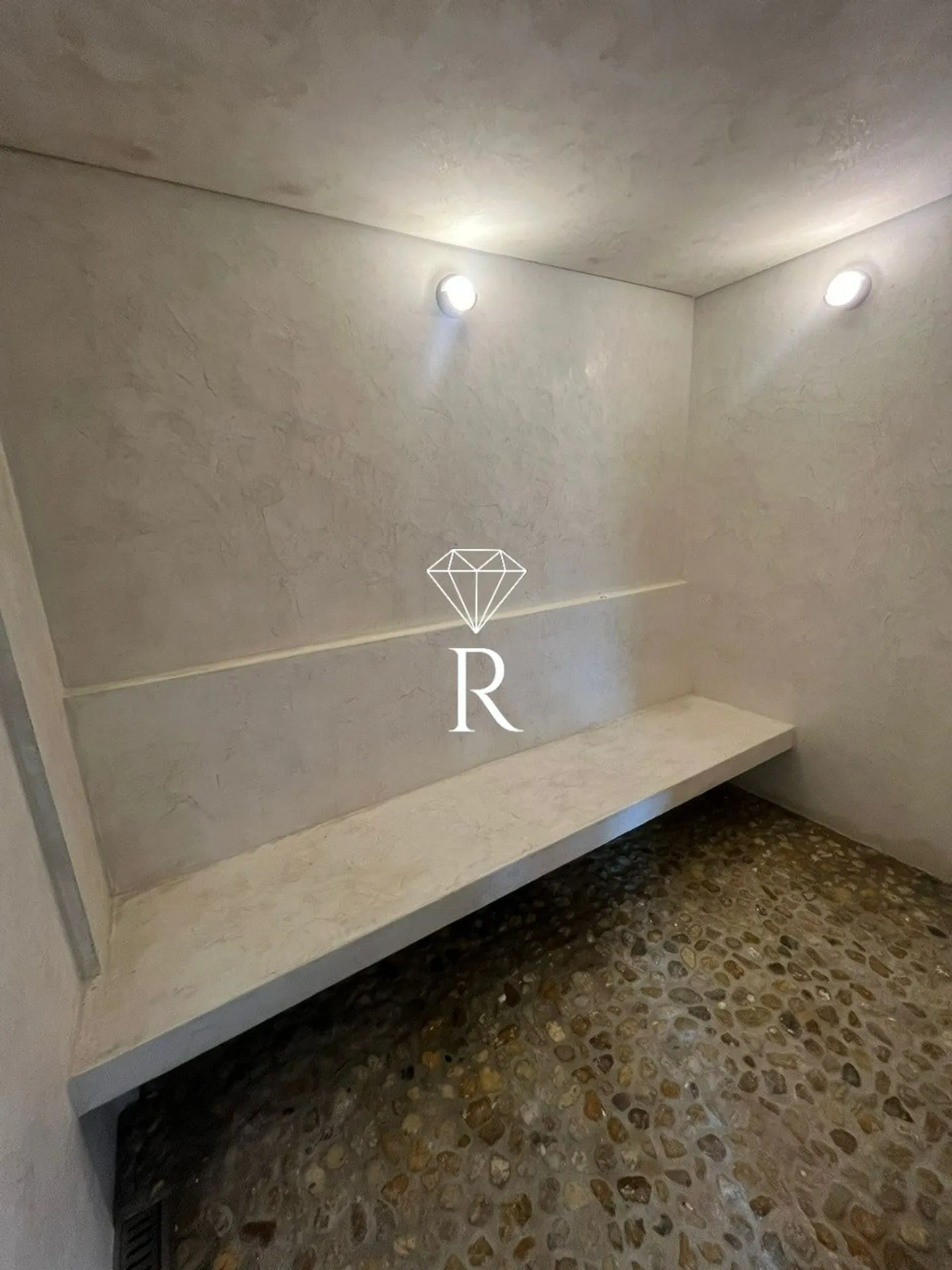 3-bedroom apartment with a grill on the balcony — photo 31