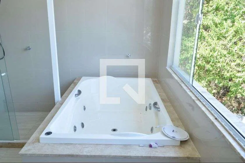 Casa de 390 m² com banheira e vista para as montanhas — photo 21