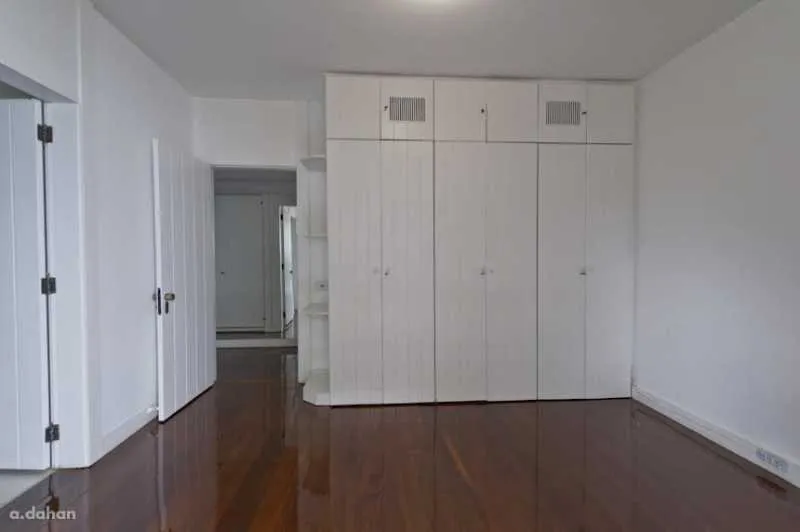 Residential apartment with 4 bedrooms and 5 bathrooms — photo 11