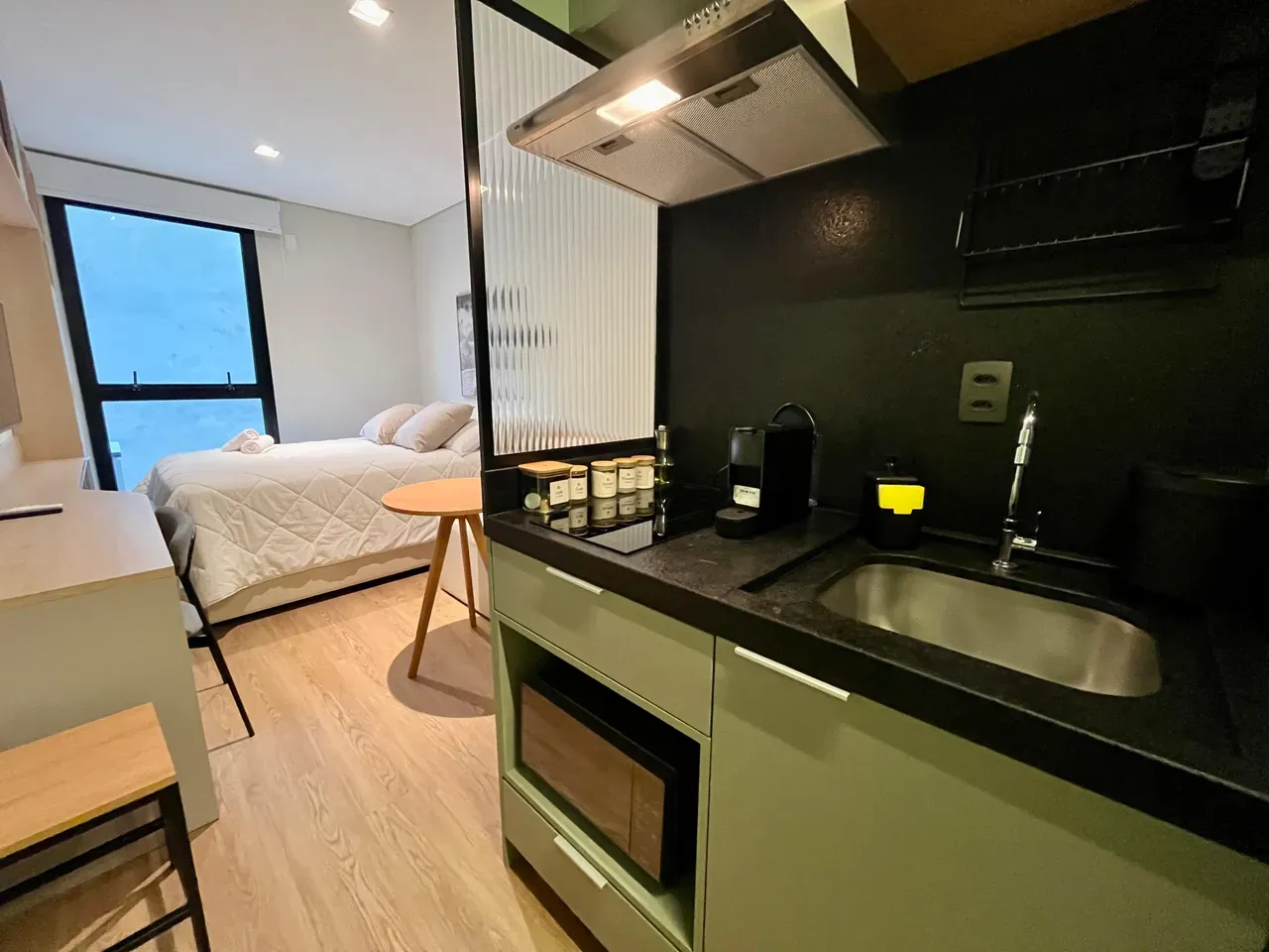 One-bedroom apartment in a building with a coworking space — photo 7