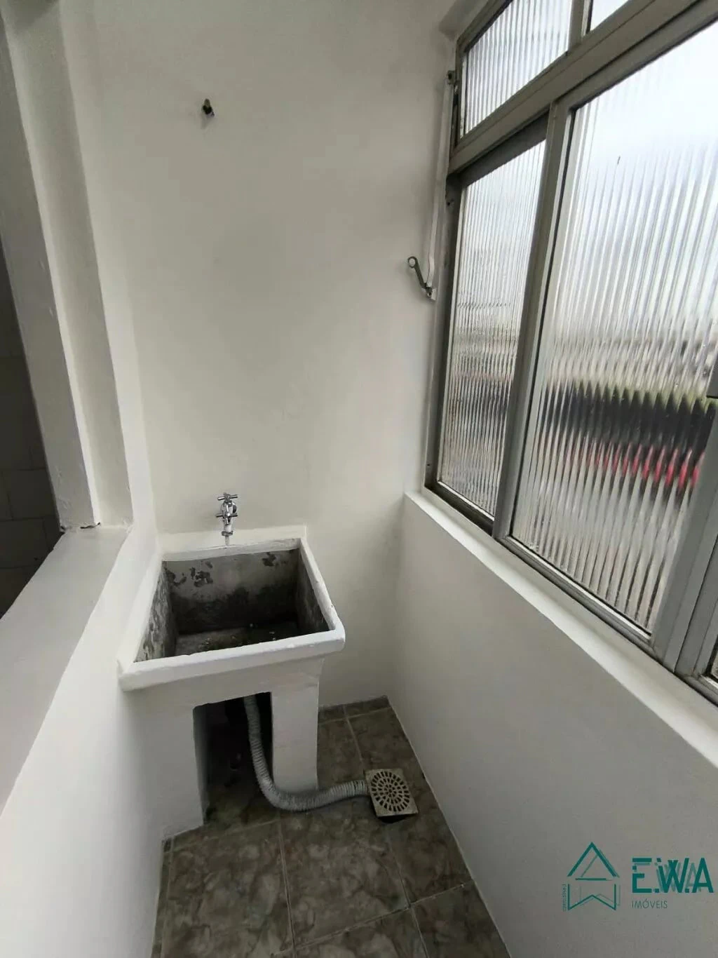 Unfurnished 3-bedroom apartment with 1 bathroom — photo 4