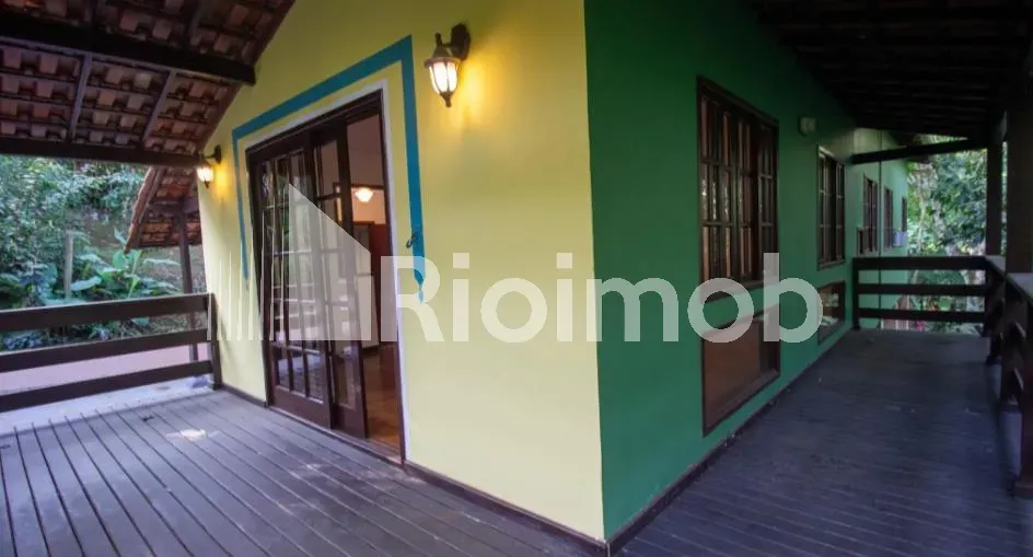 Casa de 4 dormitorios con 4 baños y parrilla embutida — photo 13