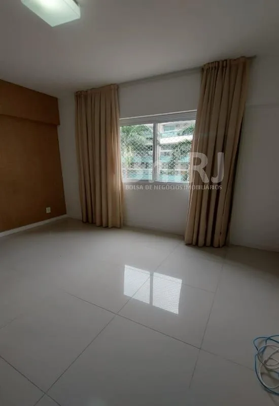 3-bedroom apartment in a building with a pool — photo 14
