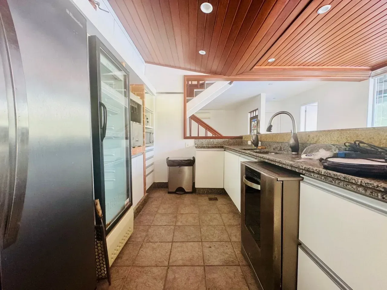 House with 5 suites and an integrated kitchen — photo 36