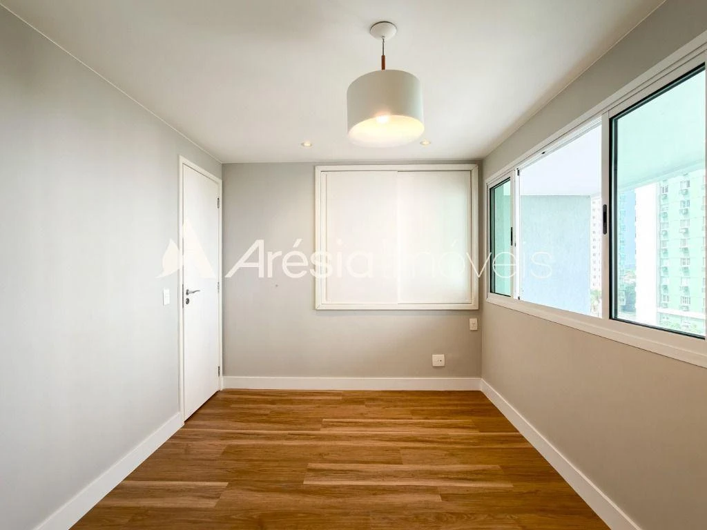 Apartamento com 3 dormitórios e varanda envidraçada — photo 25