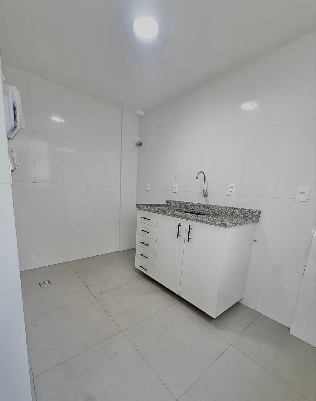 Condominium house with 2 bedrooms and 2 bathrooms — photo 2