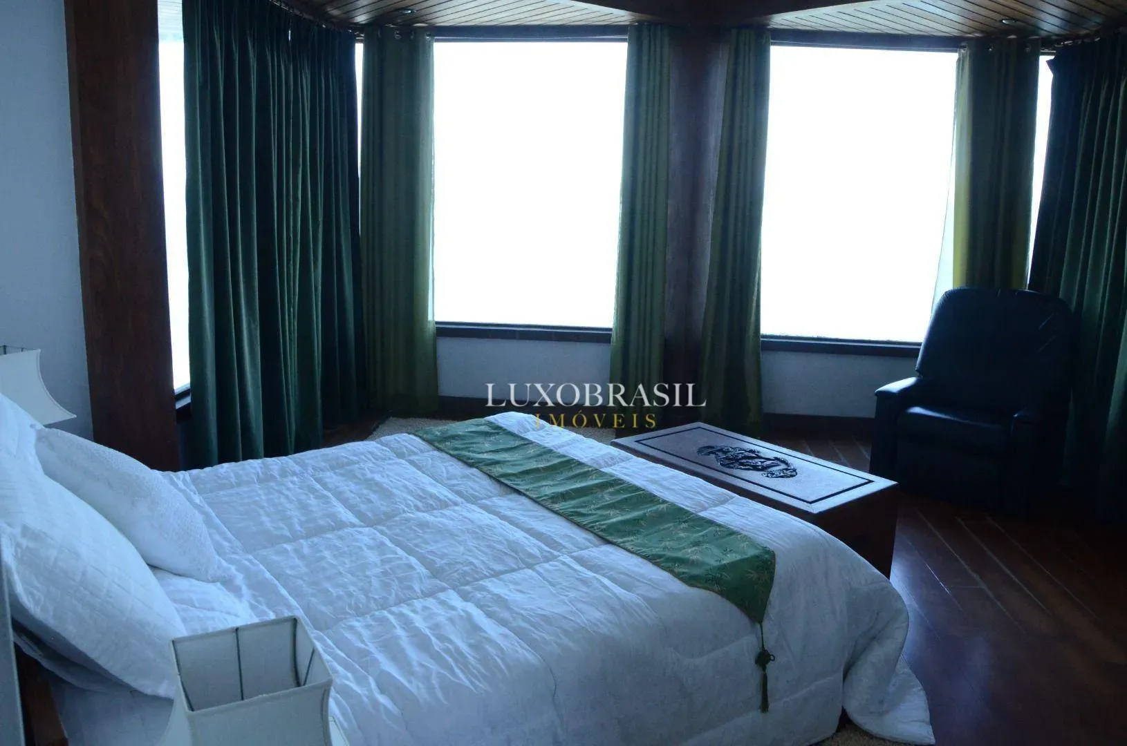 800 m² house with 5 bedrooms and 5 bathrooms — photo 22