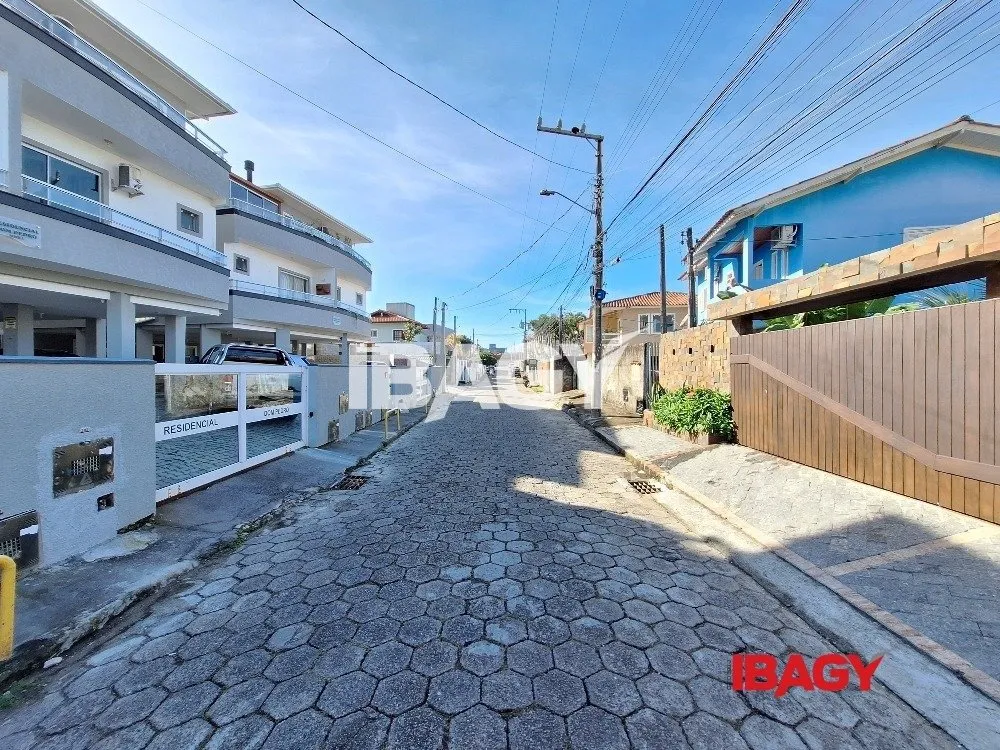 Furnished 2-bedroom apartment with a laundry tanque — photo 11