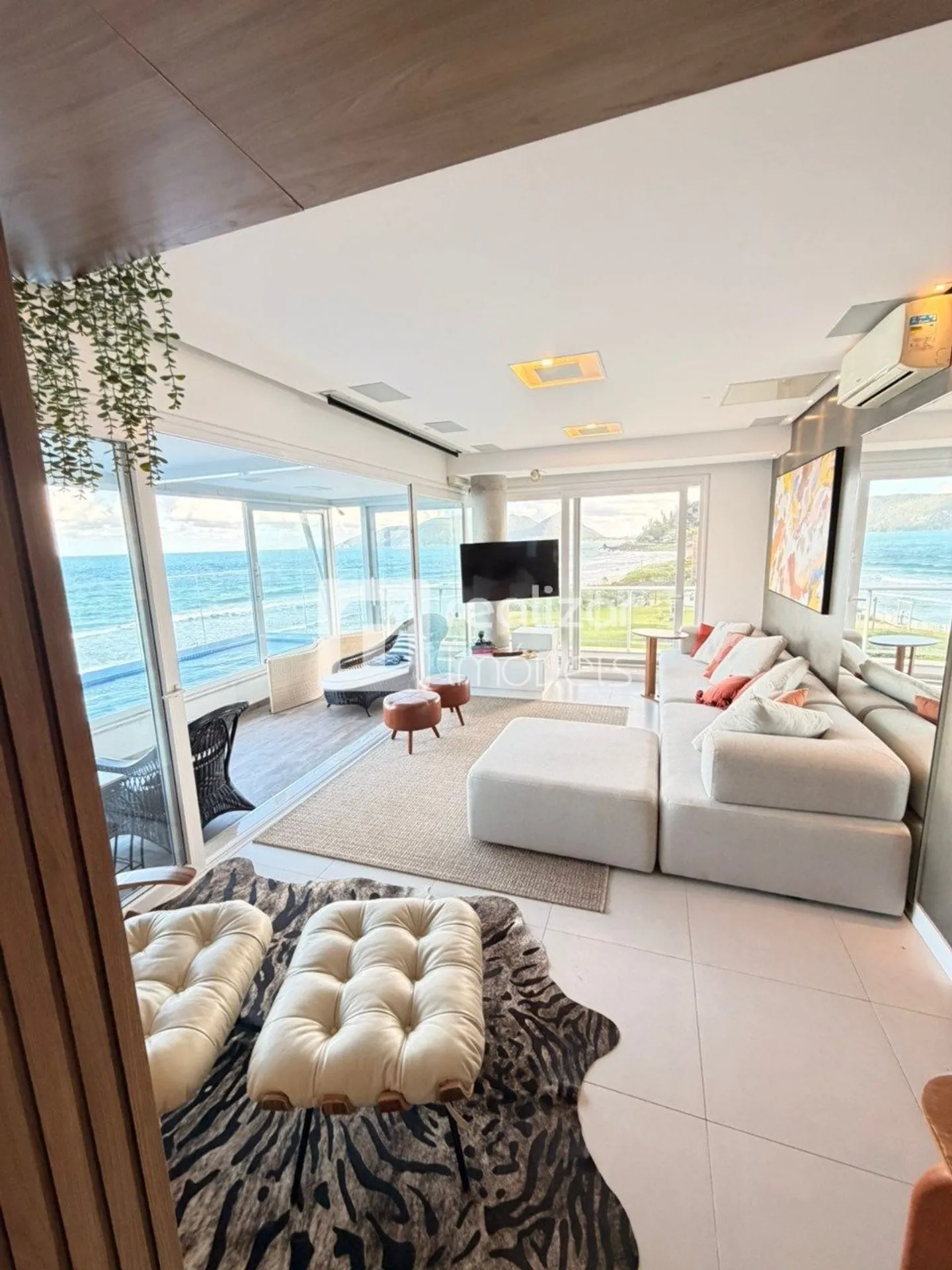 215 m² apartment with 3 bedrooms and a balcony