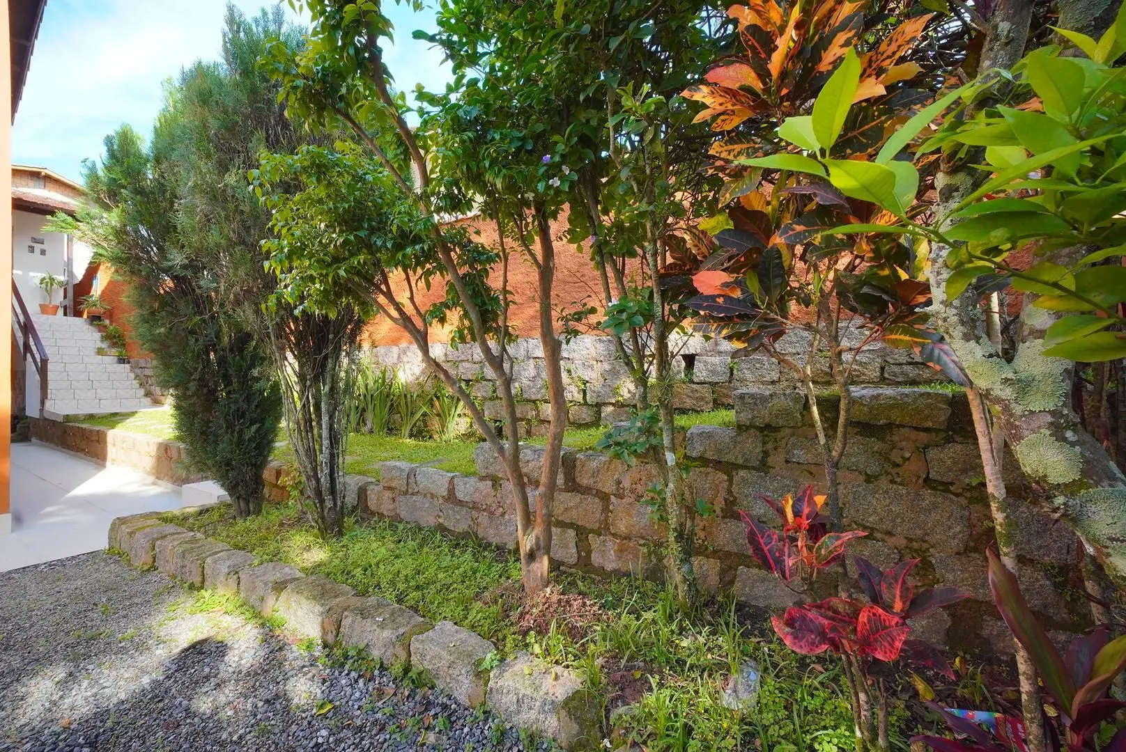 4-bedroom house with a garden — photo 32