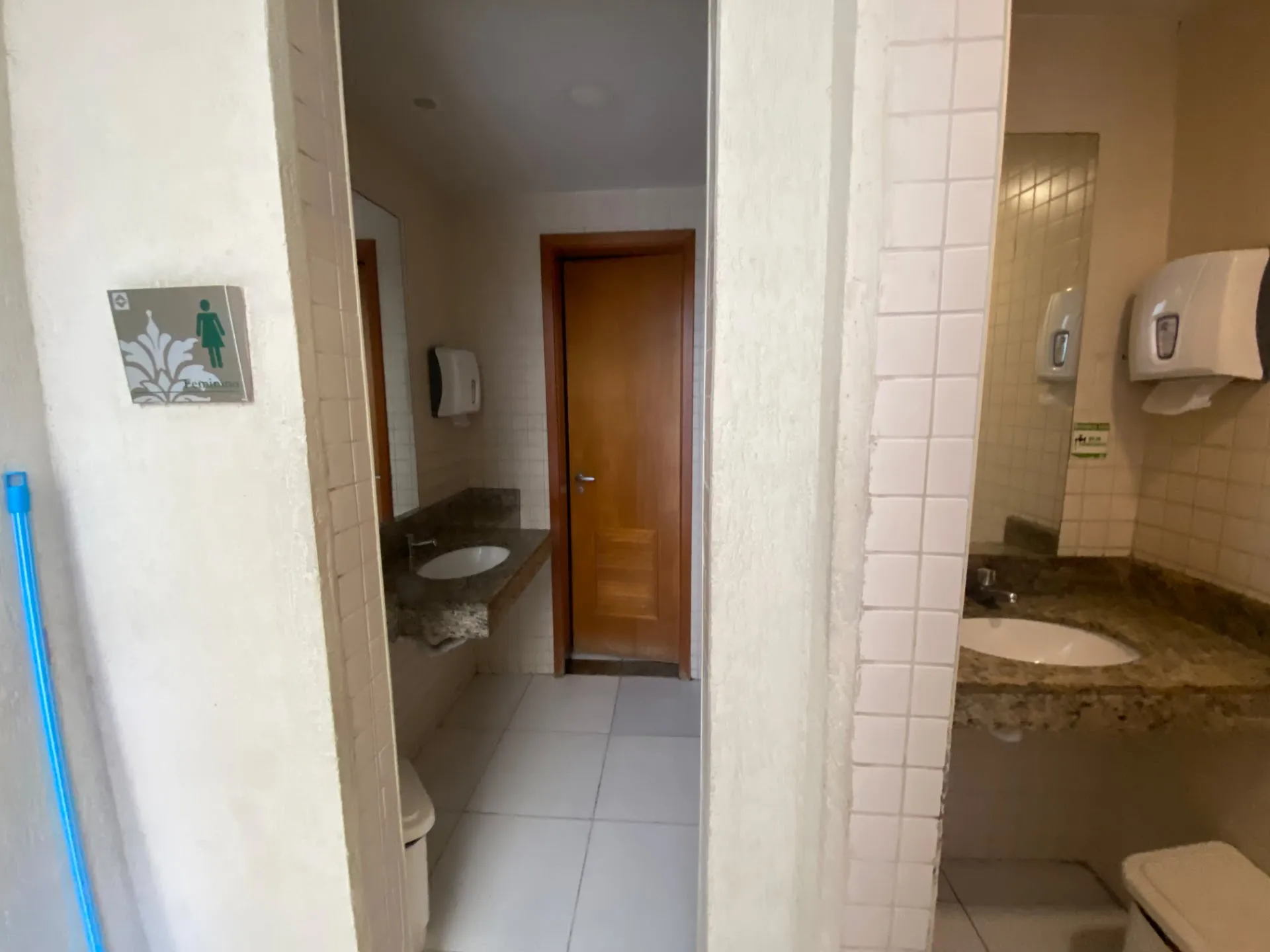 Furnished apartment with 3 bedrooms and 3 bathrooms — photo 21