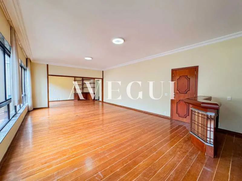Apartment with 3 bedrooms and 4 bathrooms — photo 17