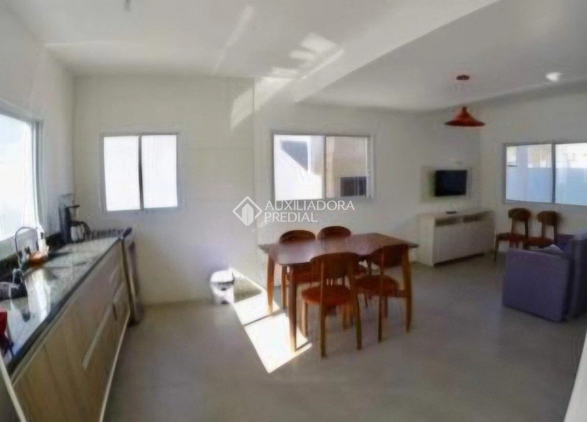 2-bedroom house with a home office